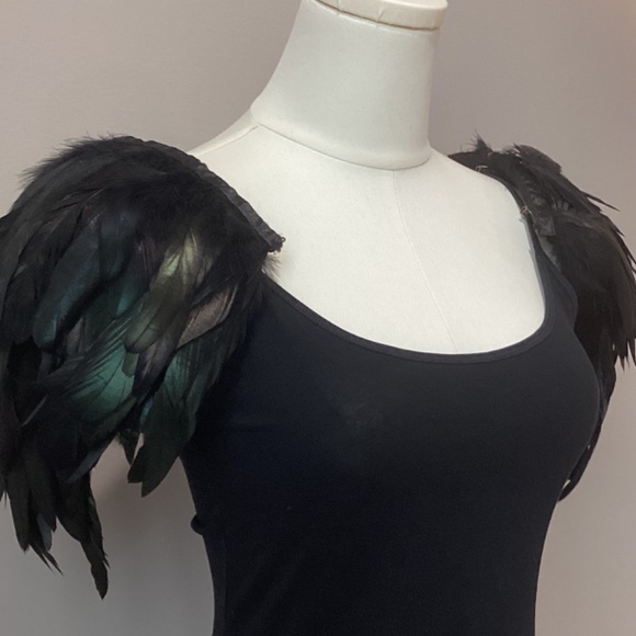 Black Feather Epaulets Shoulder Embellishment - Picture 5 of 8